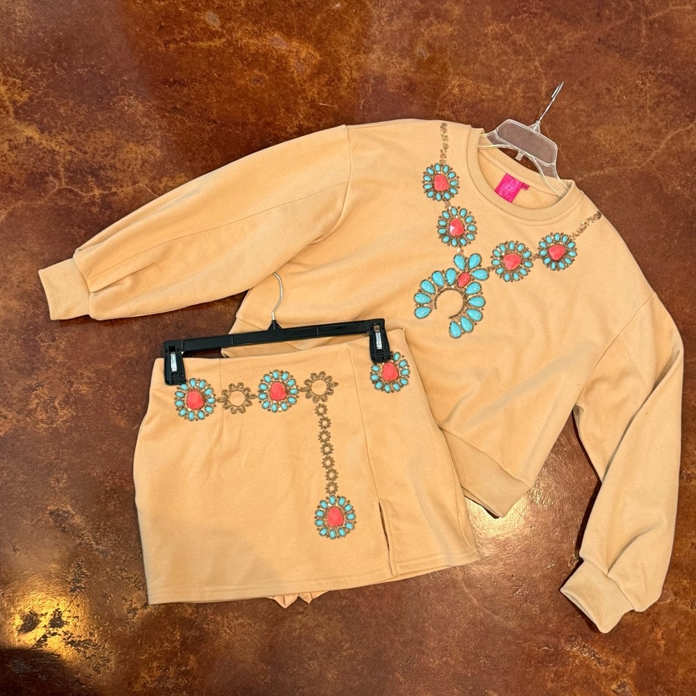 QUEEN OF SPARKLES Beige Crewneck Sweatshirt with Pink Brand Tag
